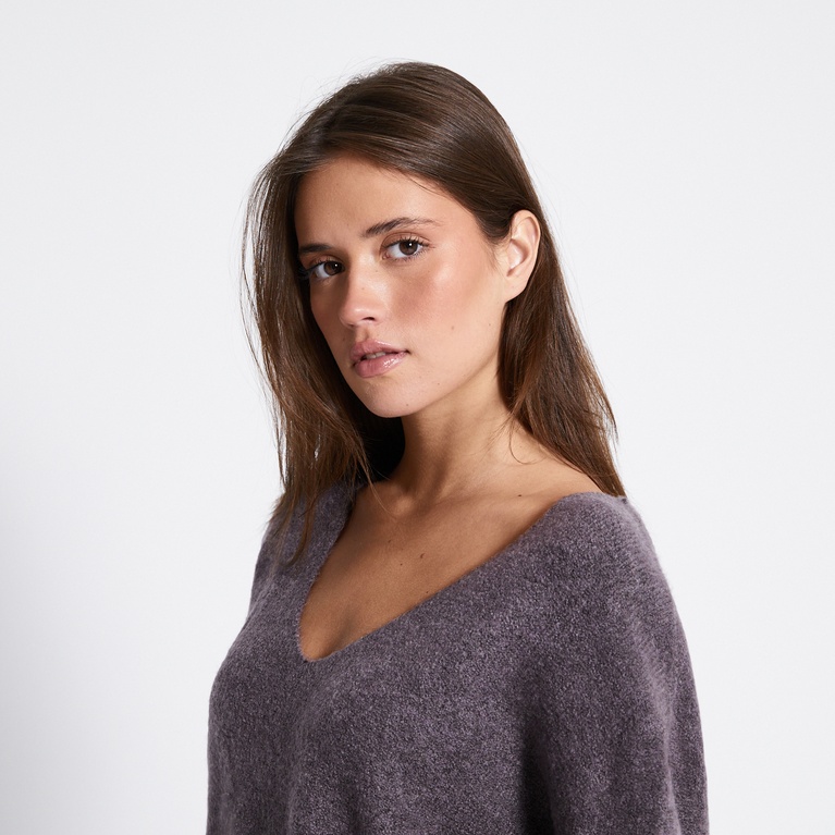V-neck knit sweater "Keira"